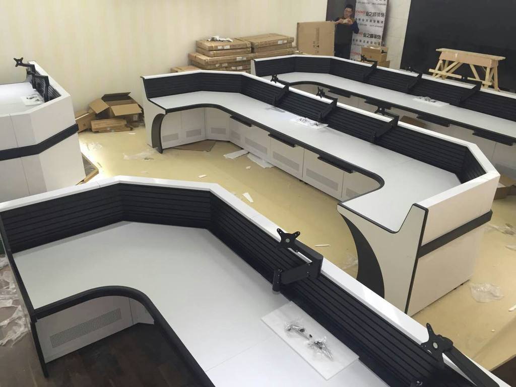 操作臺在外觀上分為幾種類型?